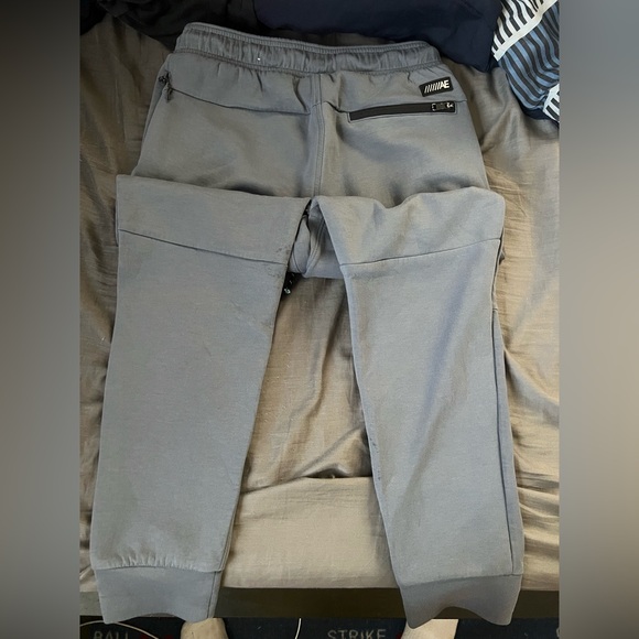 Men’s American Eagle Sweatpants - Picture 2 of 2